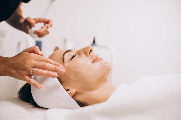 Pulizia del viso a Legnano: scopri il servizio offerto dalle Personal Skin Trainer de La Porta del Benessere